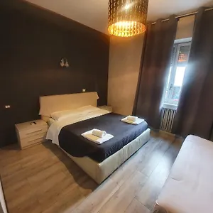 Sira House 2*, Milan Italie